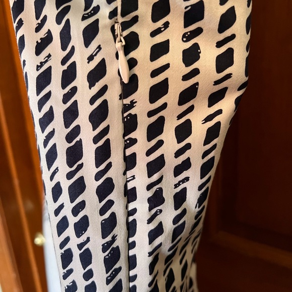 Isaac Mizrahi NWOT- sleeveless white and black shift dress - Picture 6 of 6
